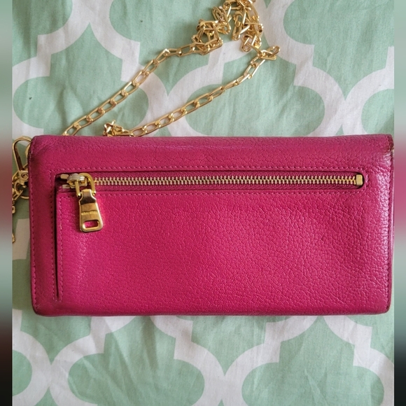 Miu Miu Pink Clutch with Gold Chain - Picture 3 of 14